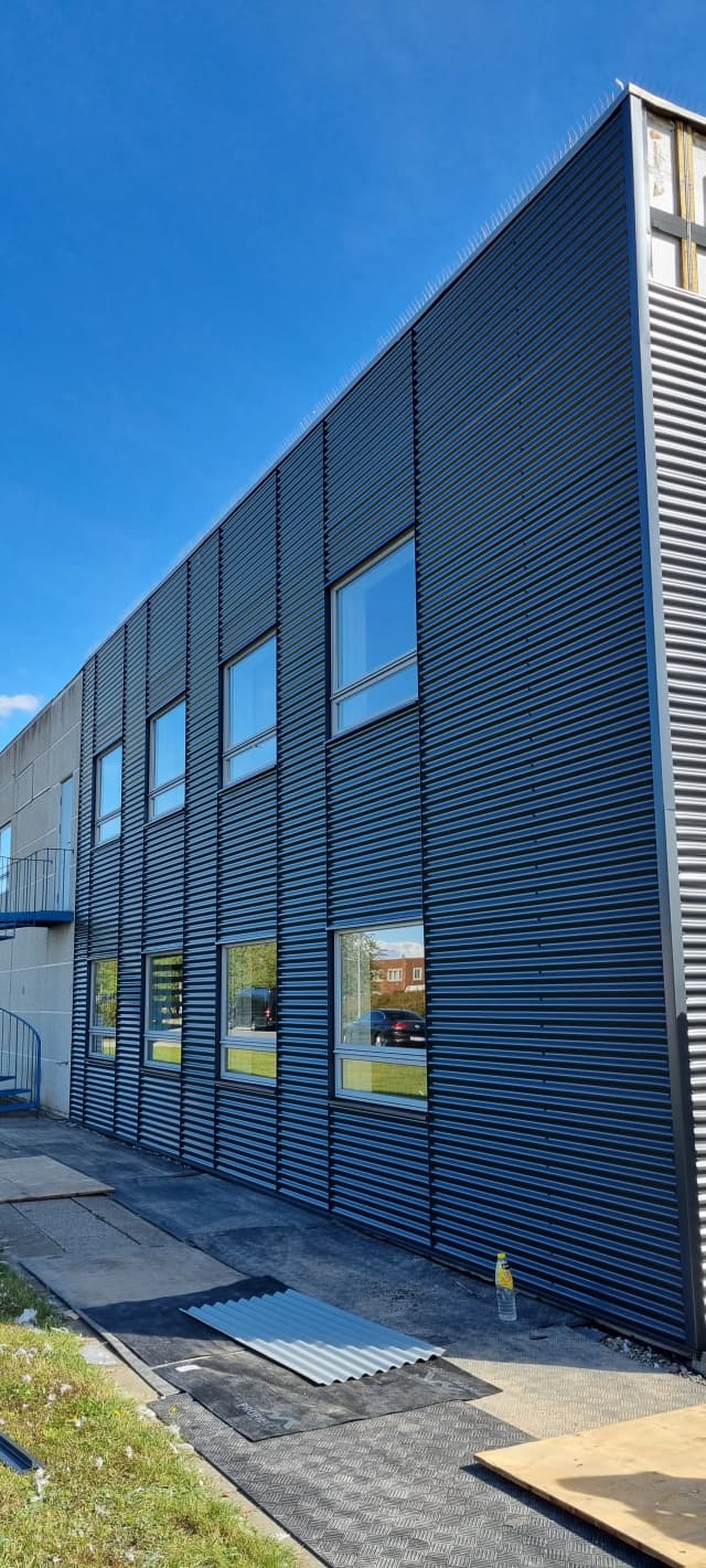 Montaż elewacji budynku 5